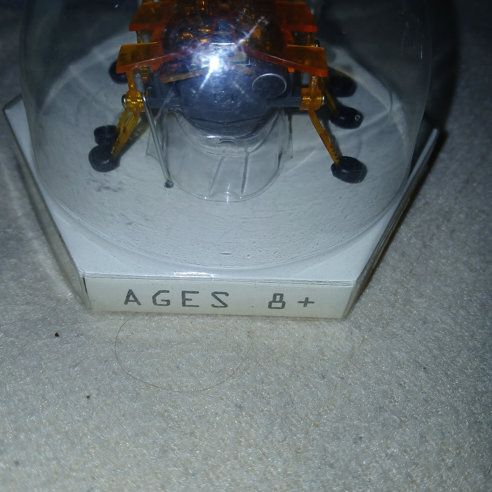 Hexbug Alpha Micro Robotic Creature - Picture 13 of 16